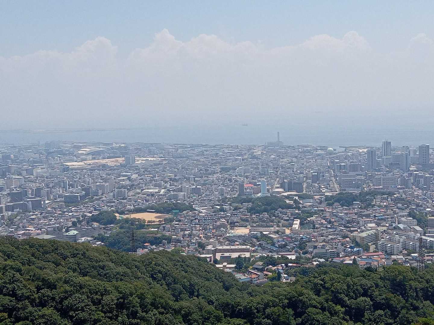 ここから見える神戸の景色🌊最高ですね〜😍

今日は見えないけど大阪湾の向こうに
紀伊山地が見えるそうです🗻
