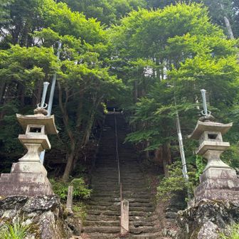 石段の幅は凄く狭い