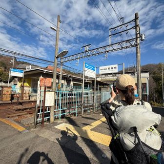 鵯越駅(ひよどりごええき)

源義経が騎馬で駆け下りた「鵯越の逆落とし」…ということは今から急登か⁈