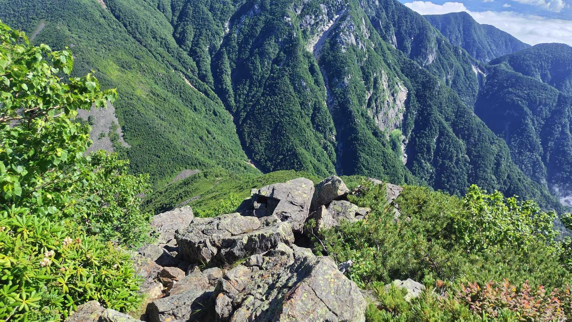 だいぶのんびりしたので、そろそろ下山。
ここから下ります。