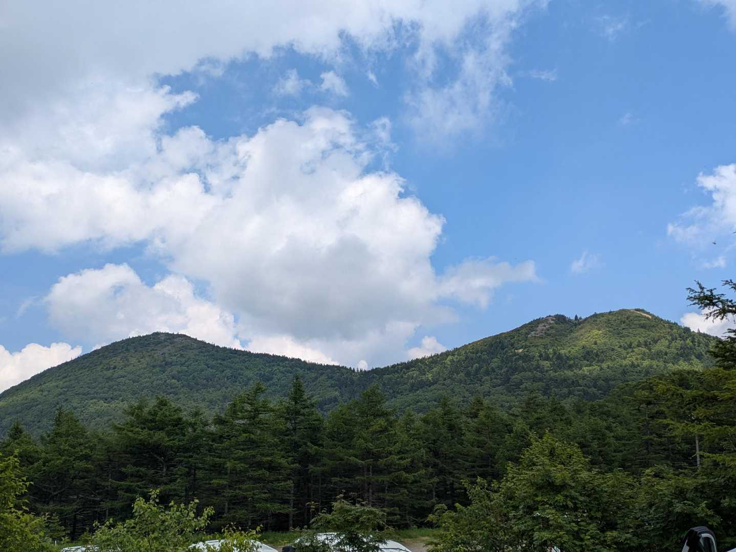 登ってきた東篭ノ登山と西籠ノ登山
駐車場に戻ってお昼を食べた後、見晴岳や池ノ平湿原に向かいます

