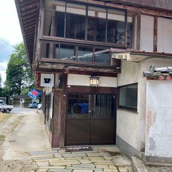 お寺の古民家カフェ、スッテリーナ。
靴を脱いだら、ベルを鳴らすのをお忘れなく🔔