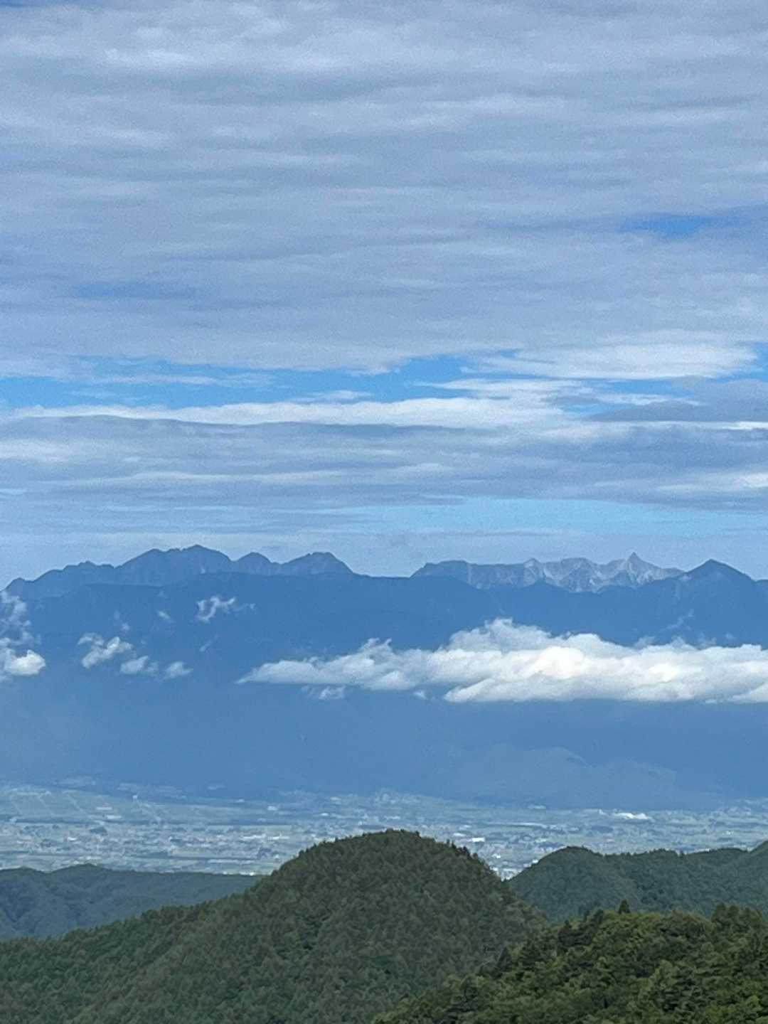 槍穂高連峰と松本市街。