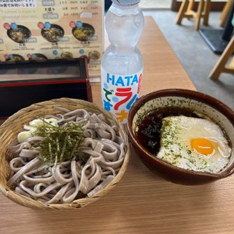 ざるそば！麺つゆ辛め！つゆの色濃いー！