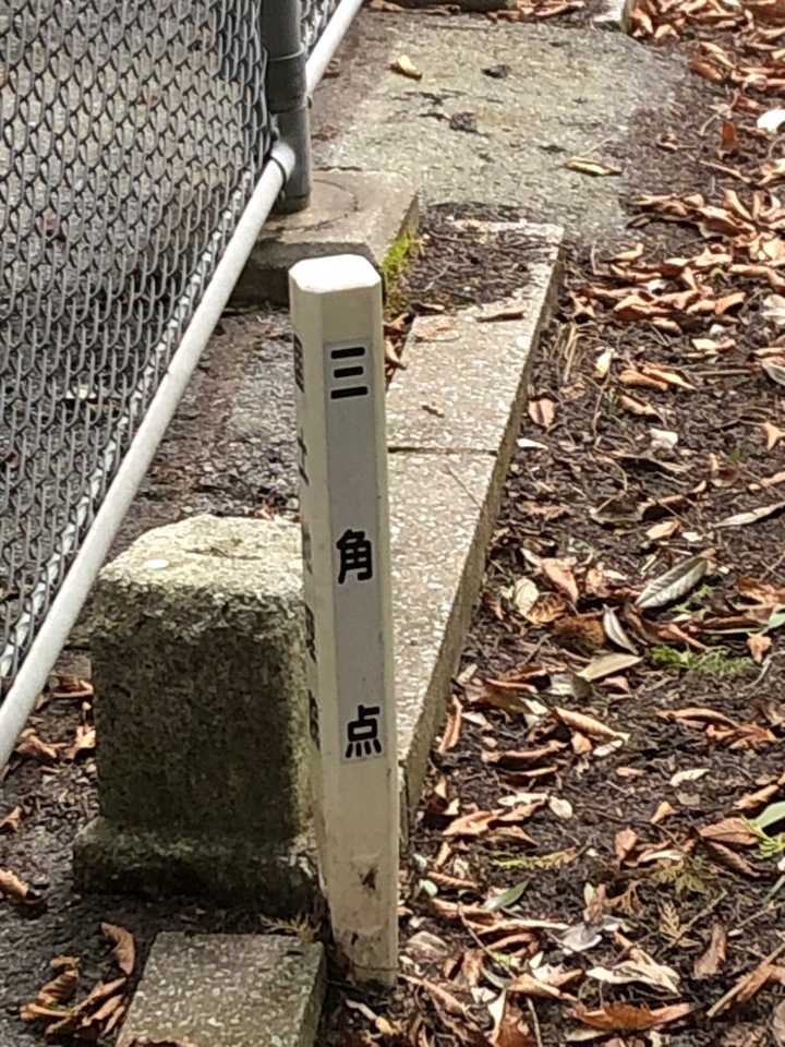 少しでも息を弾ませたことと、ひとつ山の数が増えたことに満足しました。
これから、どこに行くのでしょうか。

同行者から『八川そば」を食べたい。と催促。
先ほどの『高谷山』山頂単独登頂に快諾を得たからには、連れて行くしかない。