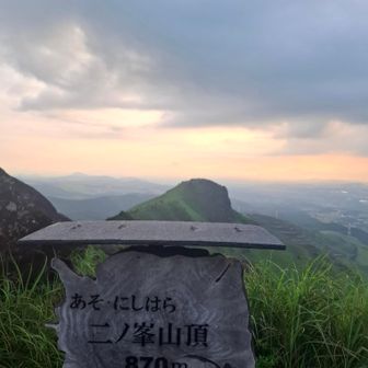 はい、二ノ峯とうちゃこ😎

奥が一ノ峯