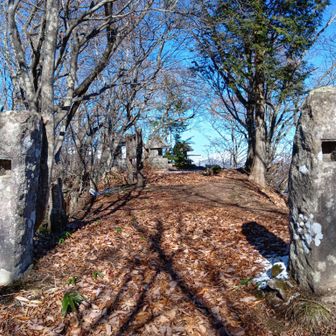 吾妻耶山山頂。
吾妻耶神社。