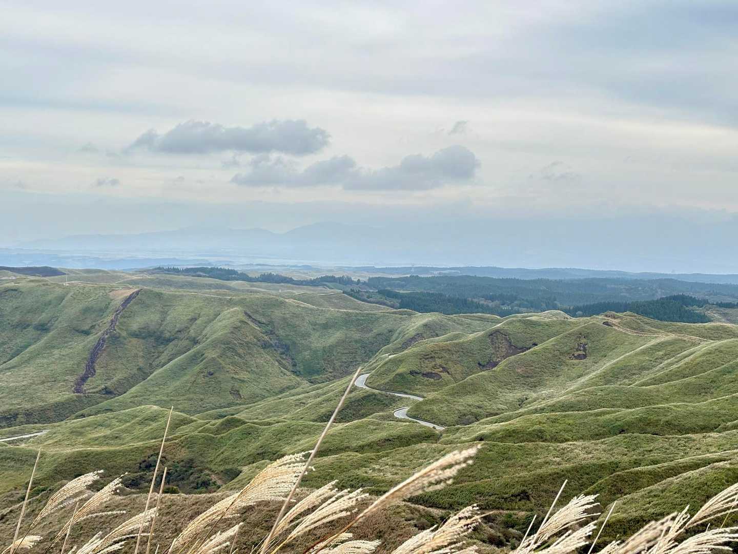 根子岳東峰往復 | ギザギザ形の山を目指して。登り切った先の絶景への写真