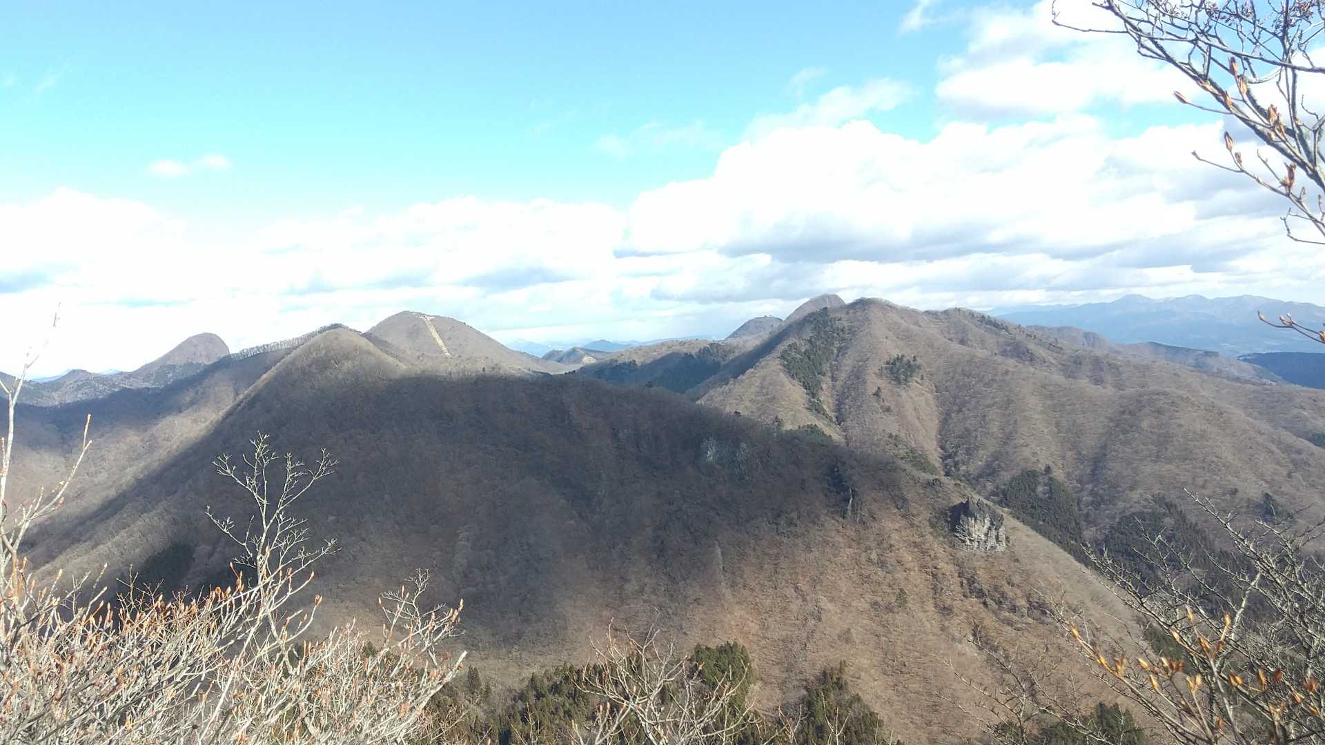榛名富士のロープウェイが見えます 北側の外輪山が一望