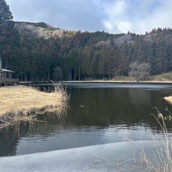 風がなかったら向かいの山が映るらしい
