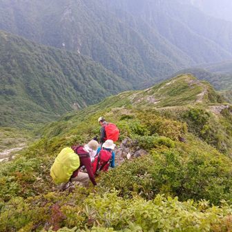 下山開始　この後もう一回だけ雨がぱらついて以後は回復