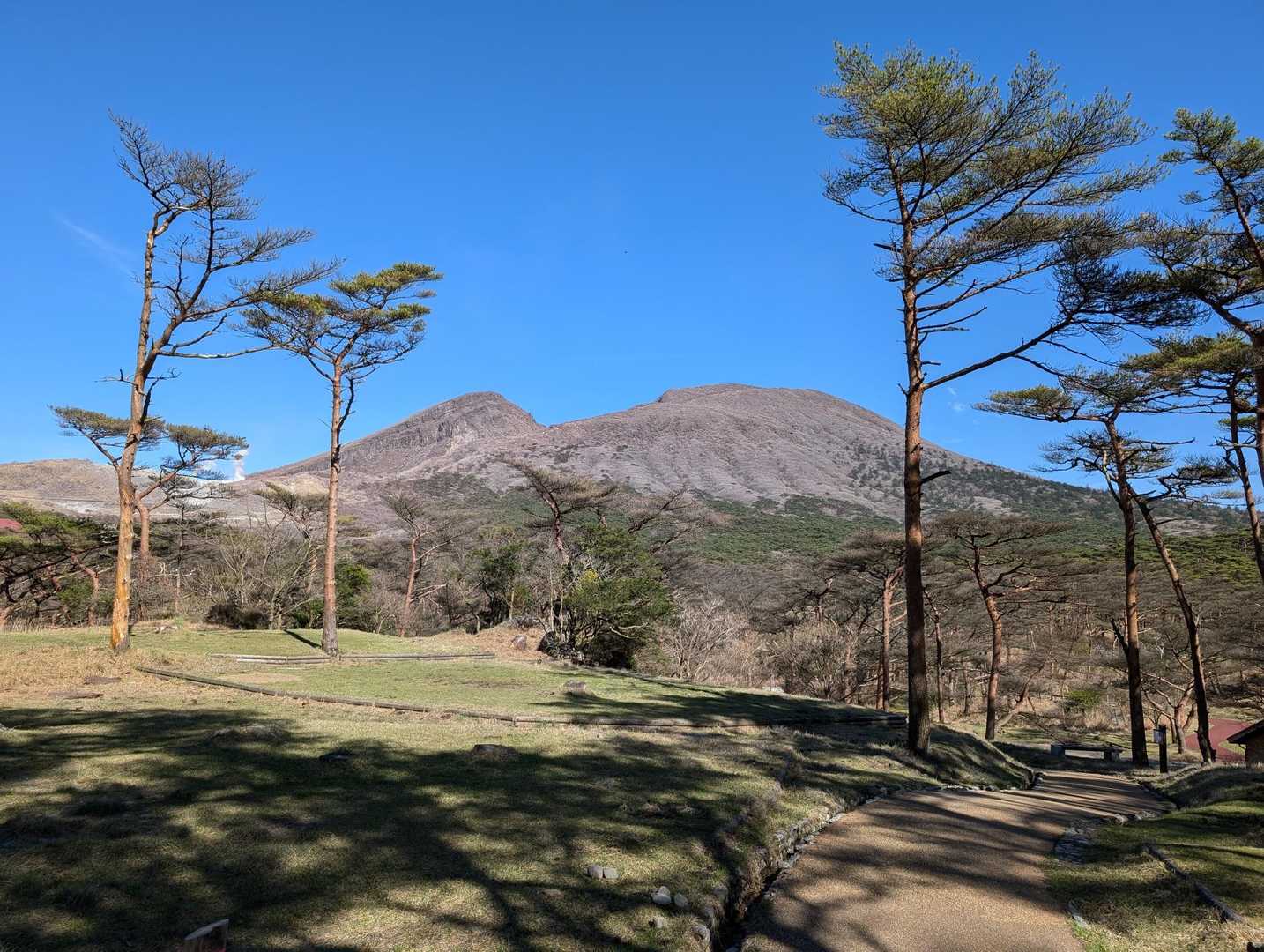 キャンプ⛺️村から望む韓国岳と北岳