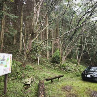 無事に◯◯窯のご夫婦に再会出来て、くじゅうの黒岩山手前の眺望✨️良いところで撮った📷️お二人の仲睦まじい写真をパネルに入れて渡すことが出来ました😌
せっかく、赤村に来たし…
サクッと一山登ってから帰ります☺️