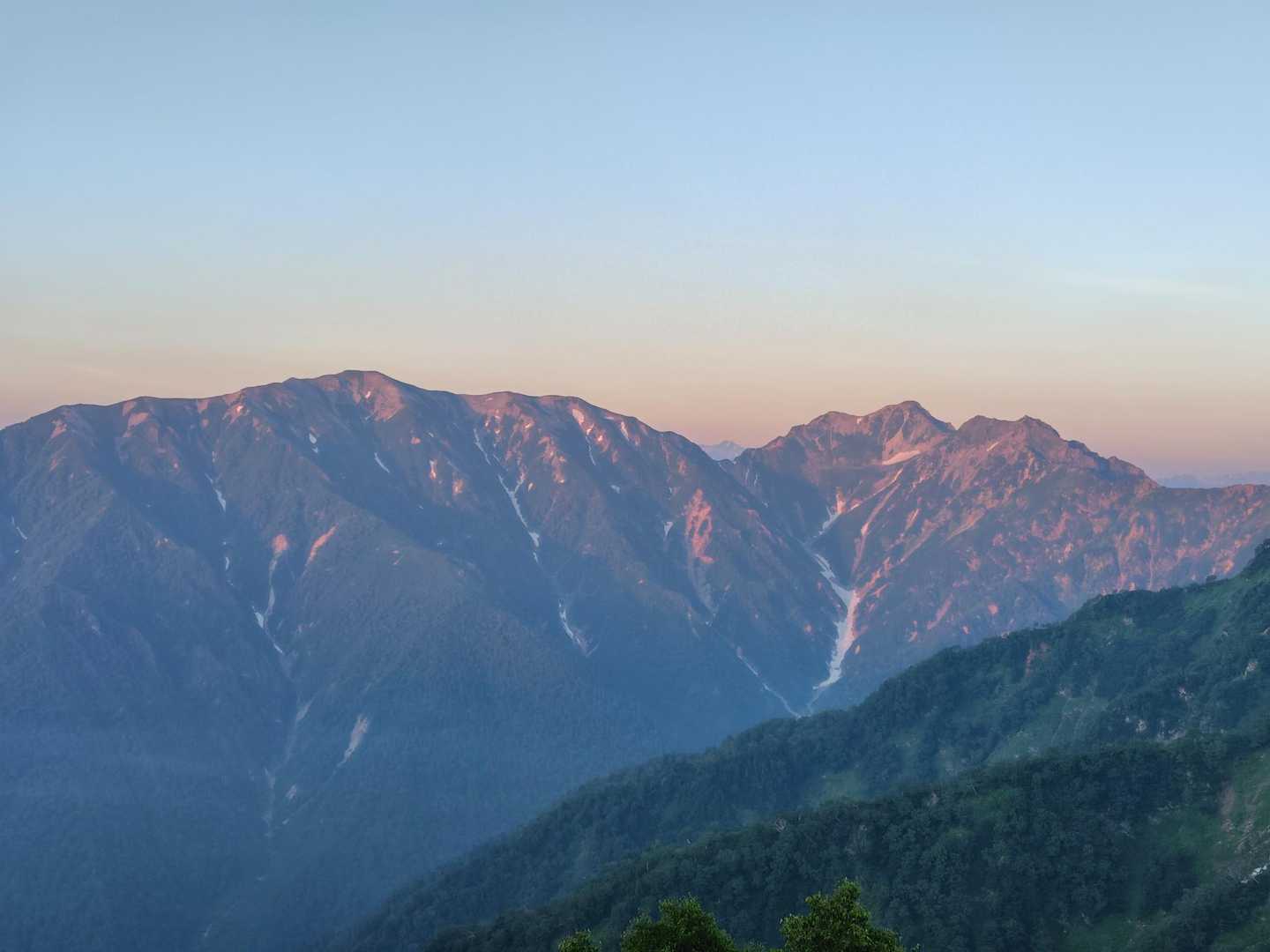 朝焼けの針ノ木岳