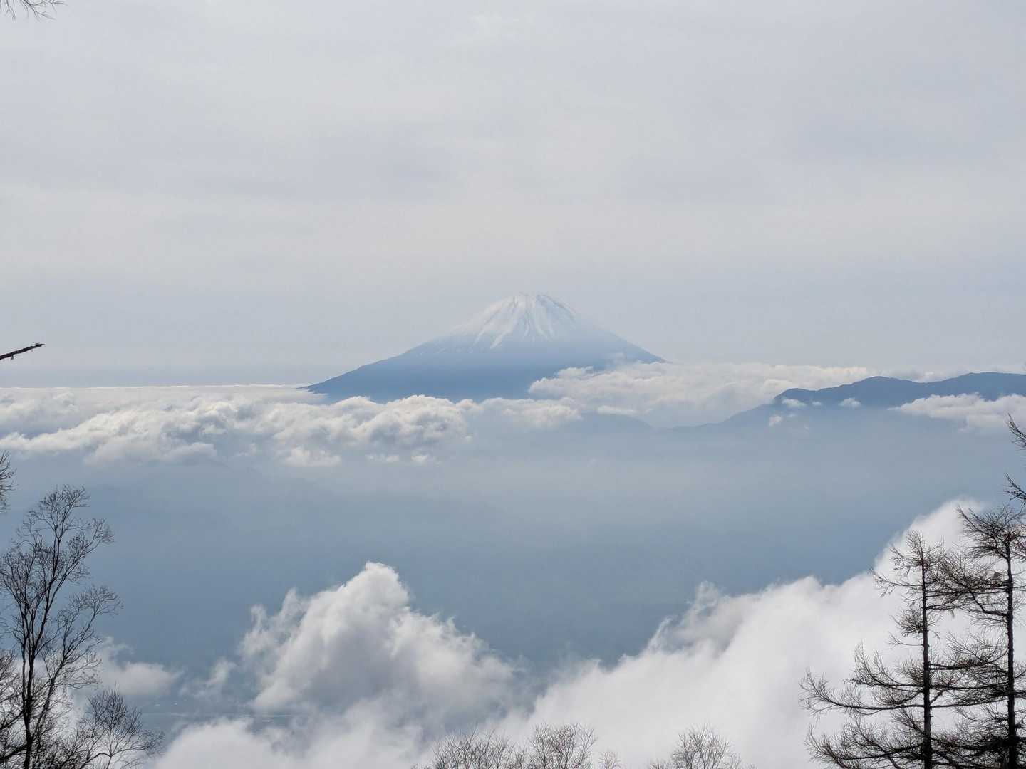 櫛形山からは富士山
南アルプス方面は見えません