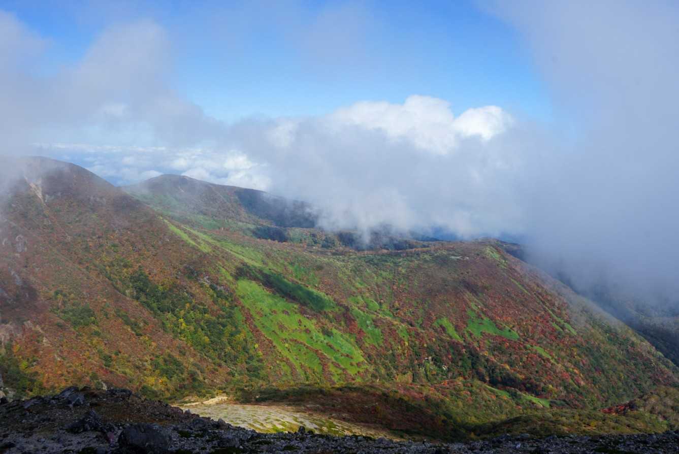 ロープウェイでラクラク山頂へ！絶景の日本百名山・那須茶臼岳の写真