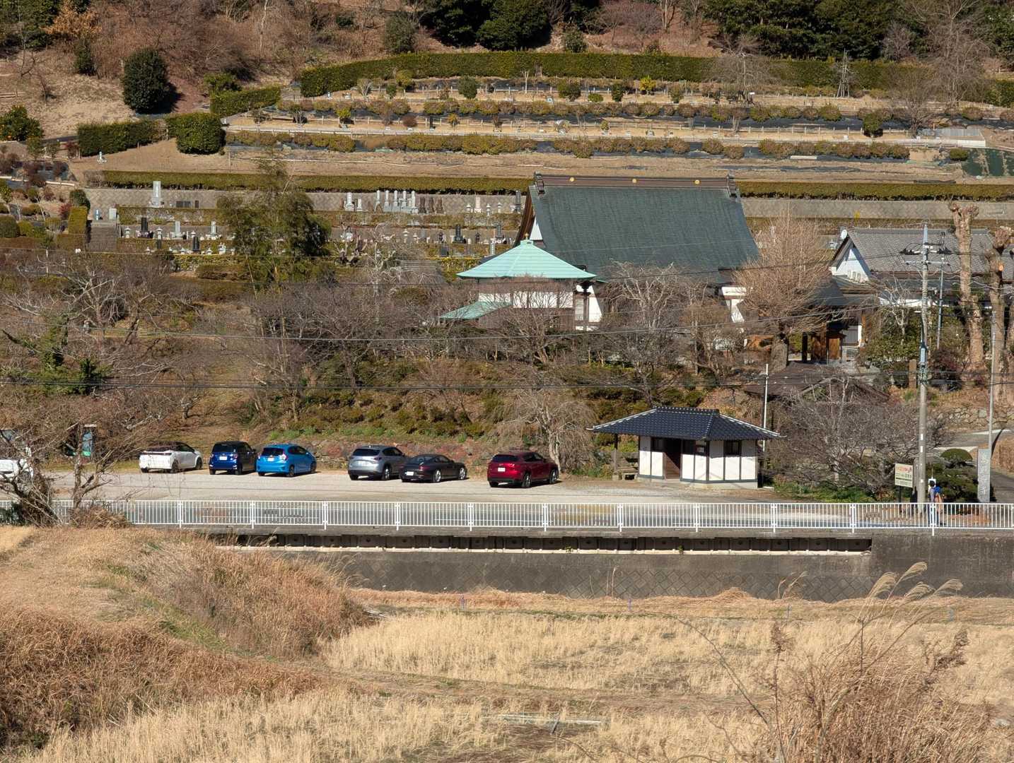駐車場が見えて来ました