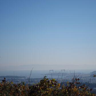 大丸山からの眺望。何かの埠頭でしょうか