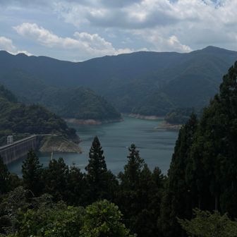 奥多摩湖と御前山