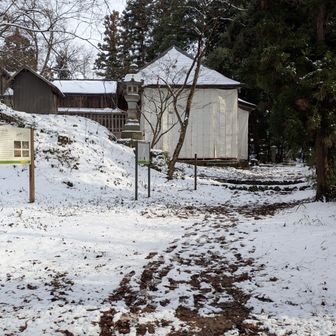 愛宕神社（雪囲い済み）に到着