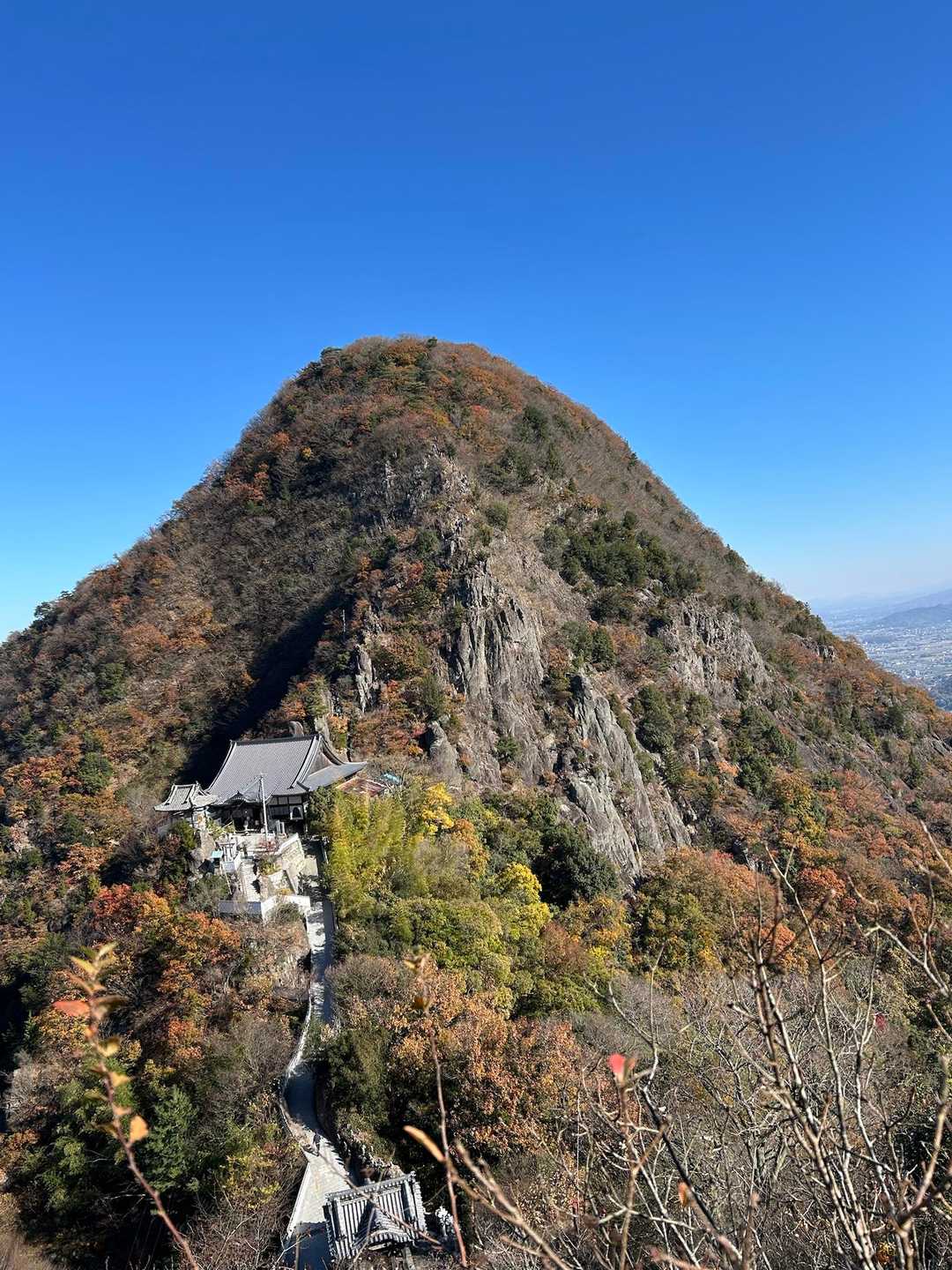 下った岩場
人が下ってるの見える