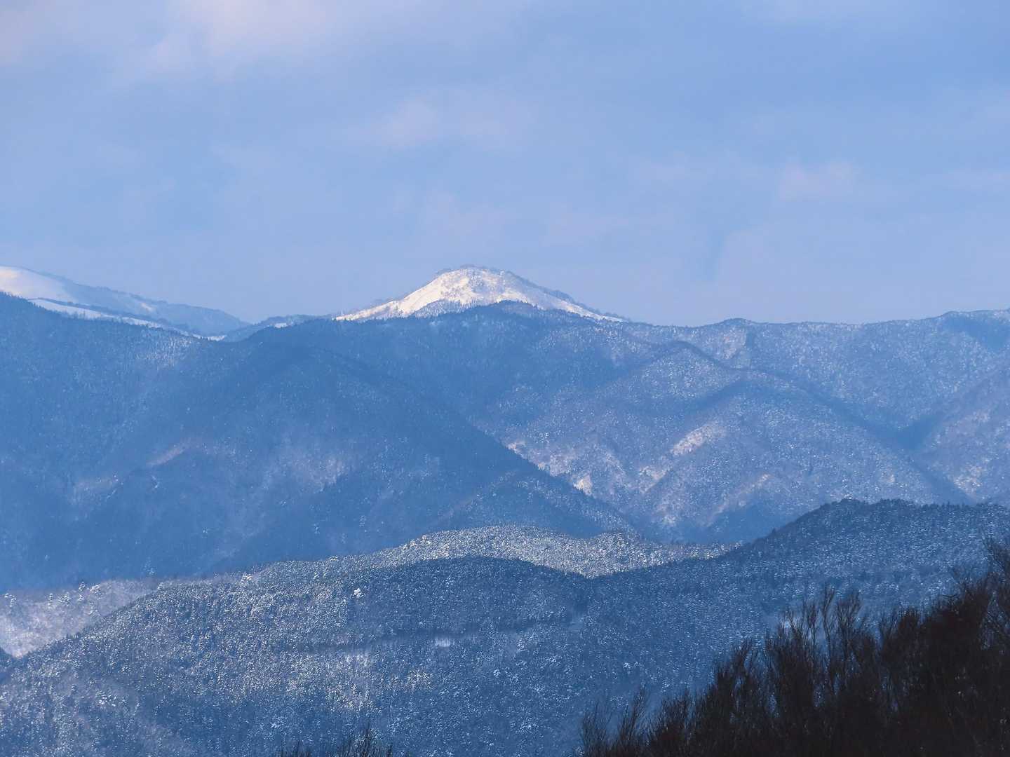 あの山カッコイイ
三室山かな？？