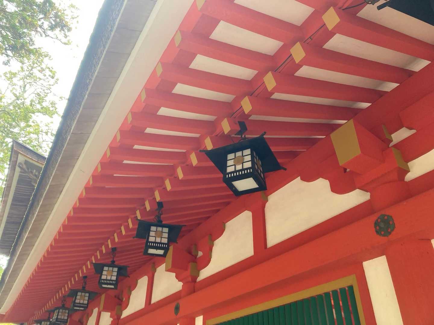 石上神宮には寄らず前を通らせていただく
朱色が眩しい✨