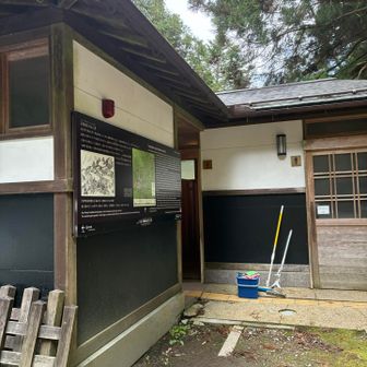 キレイな🚻あざ〜す🙇‍♀️

便座まで暖かい至れり尽くせり💡ここにずっと居りたい🥹スッキリして出てみたら、、、
ふと相棒☕️なにやらキレイな海外マダムと楽しそうΣ(￣。￣ﾉ)ﾉ


☕️ペラペラペーラ🗣️

👩‍🦱Oh〜ペラペラペーラ🗣️

会話に入ってけまへん🤣さすが〜👏