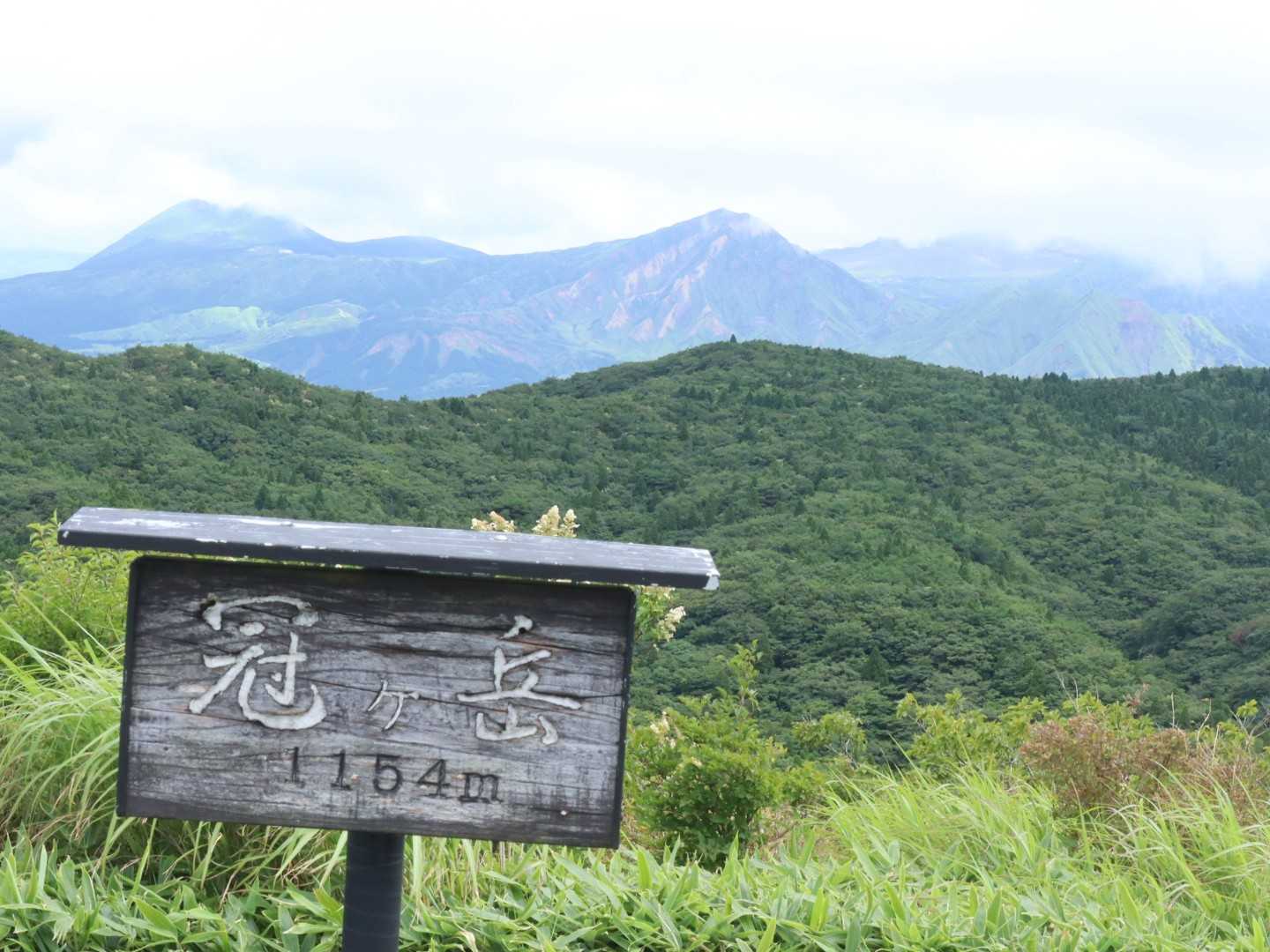 山頂到着♪
杵島、烏帽子岳をバックに🗻