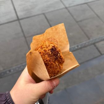 爆弾カキフライ！！
めっちゃうまい。

カキフライは牡蠣を一番美味しく食べる手段の一つ。