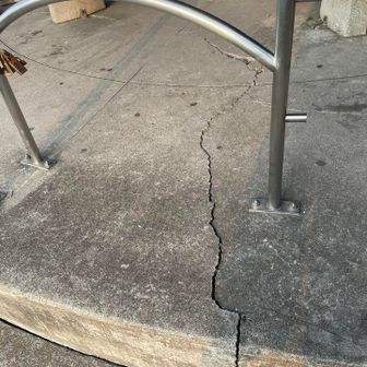 これ、地震で⁉️