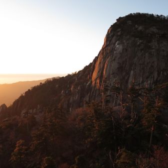 袖ダキ(手前)と小積ダキにも陽が当たりました。