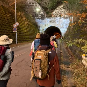 本来、「鈴鹿山脈7⛰️登山会」の雨乞岳⛰️山行は前日11/29(土)のみでしたが、chikaさん👸の「日曜日にしか参加できない方のために・・・」と言うありがたいお言葉により、別班が編成されたそうです。

chikaさん👸、ありがとうございます🙇‍♂️
おかげで👴も参加することができました‼️