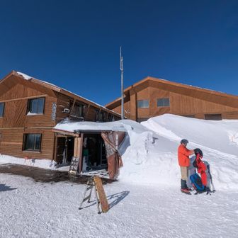 西穂山荘、宿泊はまた今度。名物のラーメン🍜は独標から下りた後にする(色々あって結局、食べ損ねる😭)