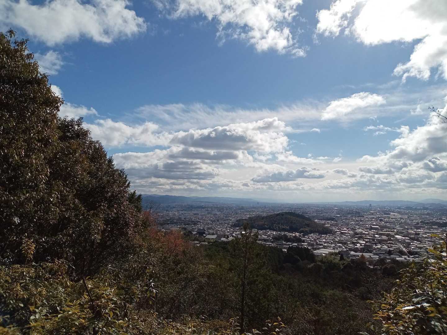 景色が開けた😀
さっきまで居た双ヶ丘が見えてます👀