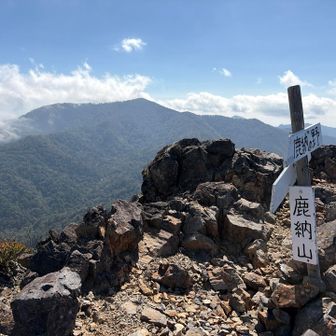 鹿納山到着
後ろの大崩山をはじめ、ここからのパノラマは絶景でした