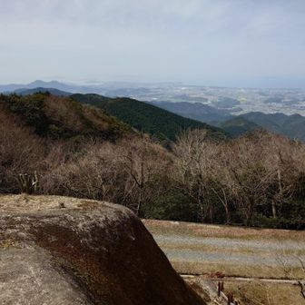 西側、立花山方面
海の中道、アイランドシティの高層マンション群、霞んで糸島まで見えています