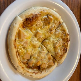 オススメされた常念ピザ🍕
小さく見えるけどすごくボリュームあってお腹いっぱい😋✨