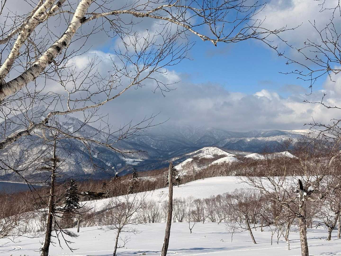 幌下山〜イチャン👋

その奥、漁岳方面は少し降ってるのかな☃️

いざり🦞

距離もあって大変だけど

今シーズン挑戦したいなぁ。。
