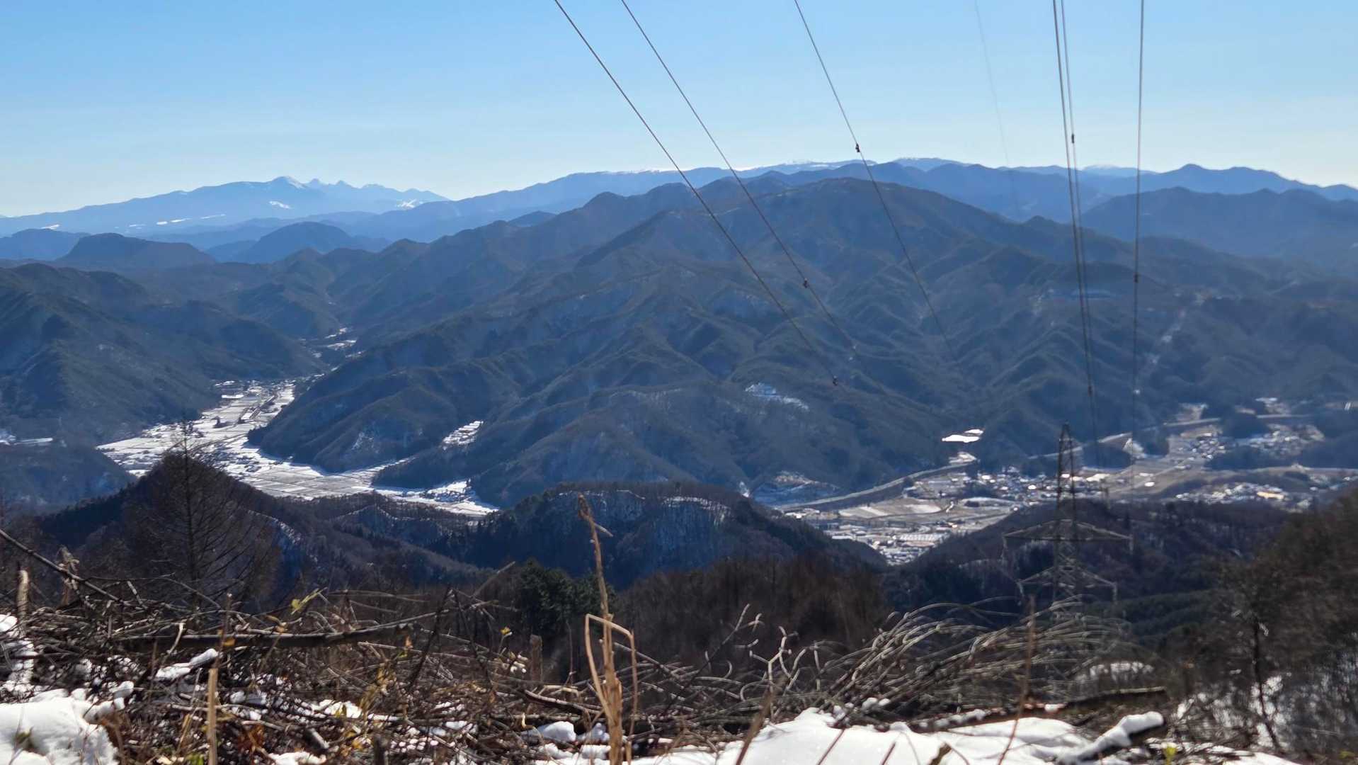 途中、左に八ヶー✨
右に電波塔が沢山見える。
美ヶ原だ！✨