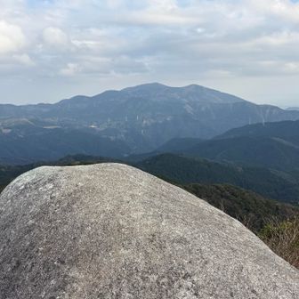 パノラマ展望岩から天山を眺める。