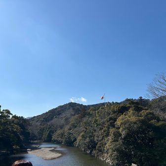 五十鈴川と　はためく国旗🇯🇵
