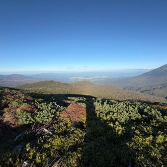 岩手山の左手、 八幡平高原の方面。