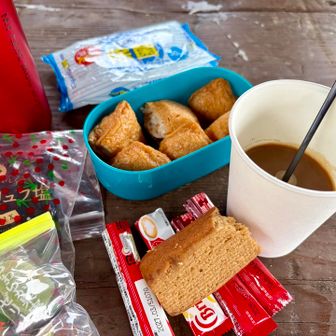 さて、軽食タイムにしましょっ☕️🥮
おいなりさんもバームも2人で半分こずつ