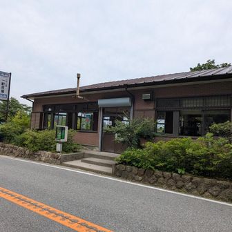 一軒茶屋、ここできつねうどんとアイスコーヒーを頂く😘