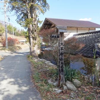 ここに大平神社の参拝用駐車場があり、3台ほど停められます。ただ、周回するなら先の登山者用駐車場でも同じなので。