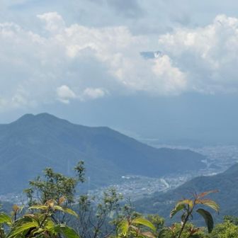 高川山からの富士山
僅かに山頂が見える
