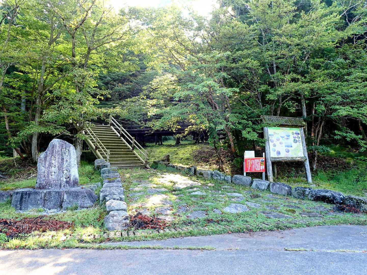 駒の尾登山口
6月に津山市内の登山道で、ツキノワグマによる人身被害があったそうです。