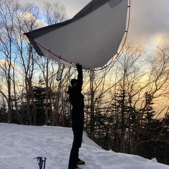 さてテントの撤収開始！

雪山テント泊はテントがあまり汚れないので好きです☺️