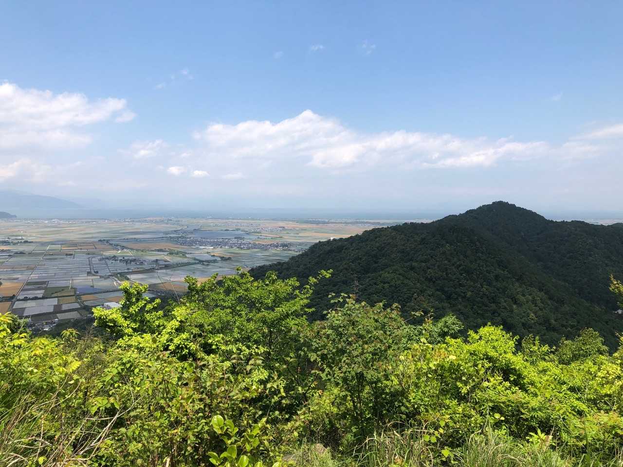 さっき登ってきた伊庭山が見えています。自分が登ってきた山が見えるのって、めっちゃ満足感👍